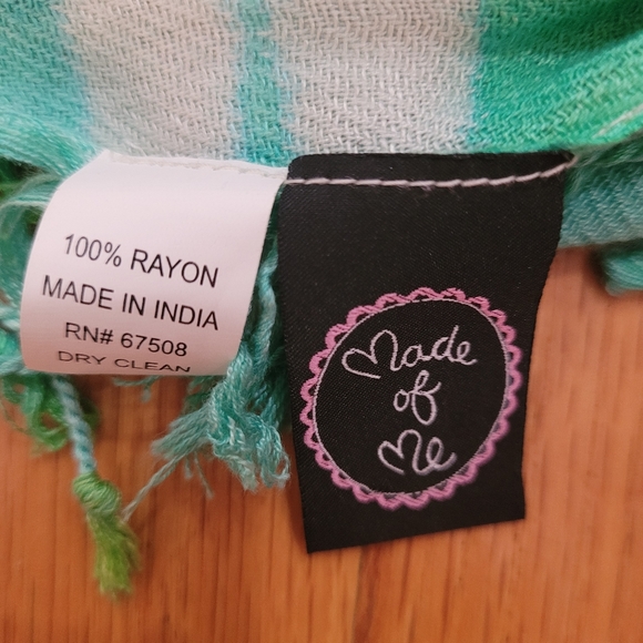 Made of Me multicolor scarf - Picture 4 of 4